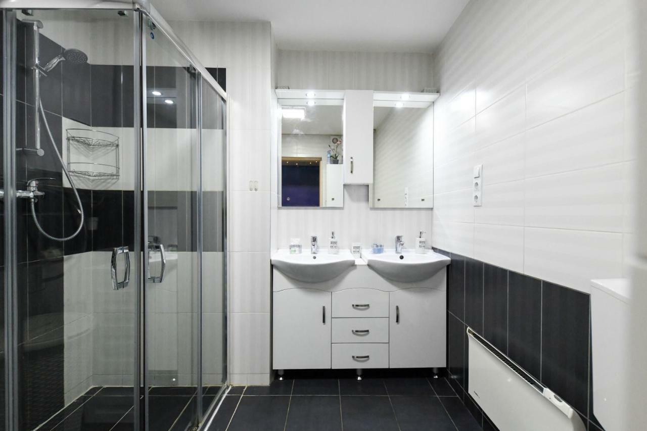 Fireworks Rakoczi - Free Parking - 3 Bedrooms - 2 Bathrooms بودابست المظهر الخارجي الصورة
